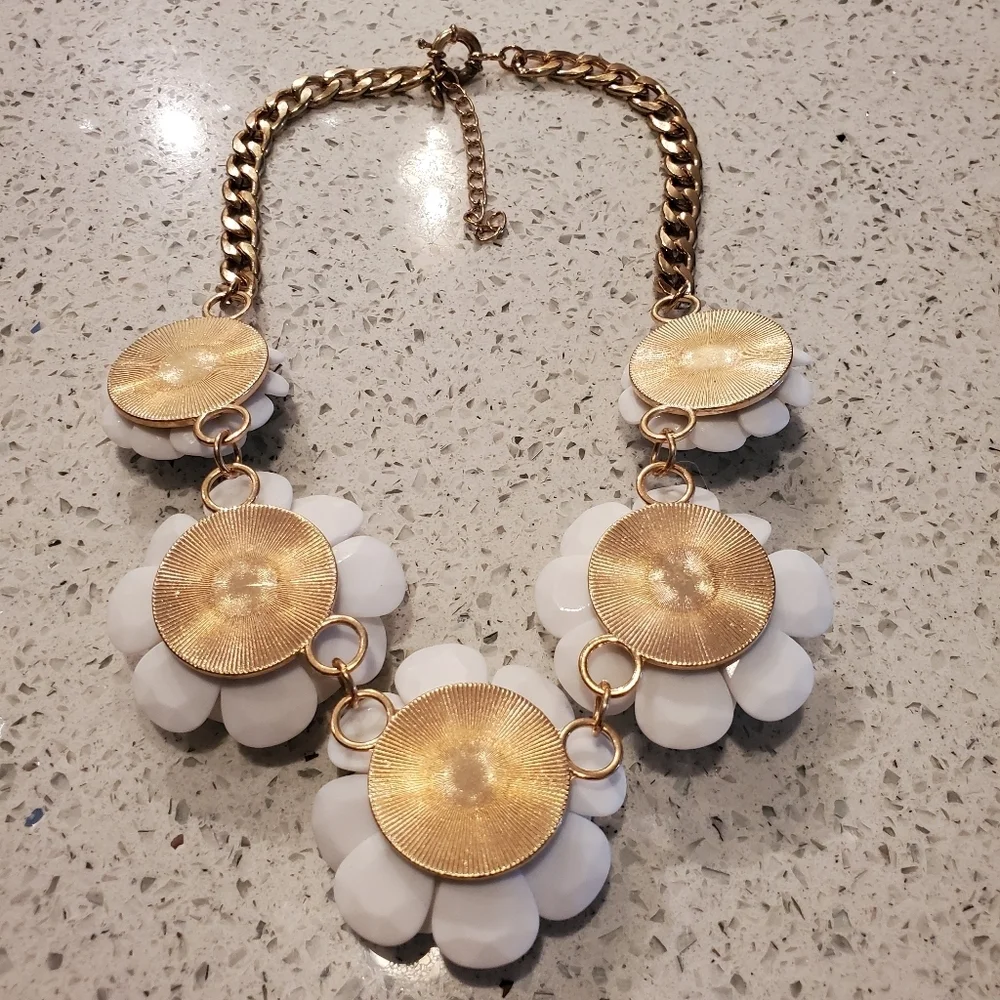 White Floral Bib Necklace Statement Rhinestones Botanical Preppy Gold Chain Link